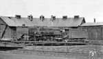 01 120 macht sich im Bw Bebra bereit, den D 199 (Frankfurt/M - Leipzig) zu übernehmen. (18.03.1962) <i>Foto: Karl Wyrsch, Slg. D. Ammann</i>