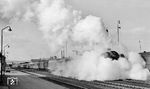Mit geöffneten Zylinderhähnen dampft 01 120 mit dem D 199 aus Bebra. (18.03.1962) <i>Foto: Karl Wyrsch, Slg. D. Ammann</i>