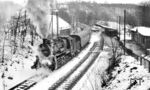 58 1934 mit P 3603 (Zwickau - Aue - Johanngeorgenstadt) in Silberstraße. Erst 1907 erhielt Silberstraße an der im Mai 1858 eröffneten Bahnstrecke Zwickau – Schwarzenberg einen eigenen Haltepunkt.  (26.03.1975) <i>Foto: Joachim Schmidt</i>