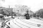 58 1934 fährt mit P 3603 nach Johanngeorgenstadt aus dem Bahnhof Antonsthal, der heute auf zwei Gleise zusammengeschrumpft ist. (27.03.1975) <i>Foto: Joachim Schmidt</i>