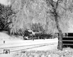 Der Schneelader russischer Bauart war im Winter planmäßig im Bahnhof Ernstthal am Rennsteig stationiert. Auch im Januar 1980 dürfte er wohl zum Einsatz gekommen sein. (Vgl. auch Bildnummern 17259, 17261, 17267 und 17271 - Wintereinsatz in Thüringen). (05.01.1980) <i>Foto: Joachim Schmidt</i>