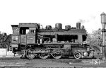 91 6488 vom Typ ELNA 5 (Henschel, Baujahr 1930, ex Pyritzer Krb. 52) restauriert im Bw Barth. Die ELNA-Loks der Typen 2 und 5 waren nach 1945 typisch für die Strecken Velgast - Tribsees und Neu Seehagen - Franzburg, aber auch für Velgast - Barth und den Rangierdienst in Barth. 91 6488 war seit Ende des Zweiten Weltkriegs auf der Franzburger Südbahn (FSB) tätig und wurde am 17.12.1970 ausgemustert. (21.05.1967) <i>Foto: Klaus Kieper, Slg. Holzborn</i>