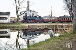 99 2321 spiegelt sich in einem Karpfenteich kurz vor Ostseebad Kühlungsborn Ost. (20.04.1973) <i>Foto: Robin Fell</i>