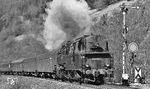 95 0005 mit dem damals komplett dampfbespannten E 802 von Sonneberg (Thür) nach Leipzig bei Hockeroda. (04.1977) <i>Foto: Burkhard Wollny</i>