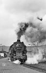 95 0005 startet mit dem P 18005 (Saalfeld - Sonneberg) im Bahnhof Saalfeld (Saale). (04.1977) <i>Foto: Burkhard Wollny</i>