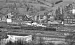 Nach Ende des Umsetzmanövers verlässt 95 0005 mit P 18005 nach Sonneberg (Thür) den Bahnhof Lauscha. (04.1977) <i>Foto: Burkhard Wollny</i>