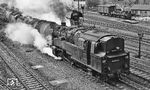 Beim Wettrennen mit 01 0522 vor dem D 504 hat 95 0040 in Saalfeld (Saale) die Nase vorn. (04.1977) <i>Foto: Burkhard Wollny</i>