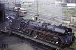 03 2002 (03 002 vom Bw Görlitz) wendet auf der Drehscheibe des Bw Dresden-Altstadt. (06.07.1975) <i>Foto: Will A. Reed</i>