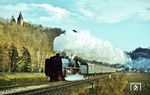 Am zweiten Weihnachtsfeiertag 1980 ist der Saalfelder Neuzugang 01 2118 mit dem P 3003 (Halle -) Camburg 8.52/9.01 Uhr – Saalfeld bei Orlamünde unterwegs. (26.12.1980) <i>Foto: Helmut Dahlhaus</i>