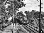 64 327 (Bw Schweidnitz Niederstadt) auf der Fahrt von Schweidnitz nach Bad Charlottenbrunn im schlesischen Eulengebirge. Nach 1945 verblieb die Lok im Dienst der CSD und wurde dort als 365.401 eingereiht. Sie war bis 30.04.1957 in Dienst. (1935) <i>Foto: Slg. Frank Lüdecke</i>