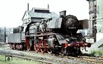 Mit neuer EDV-Nummer 35 2001-2 präsentiert sich die ehemalige 23 001 im Erscheinungsbild der letzten Jahre im Heimat-Bw Halle (Saale) P. Die Bremslok der VES-M Halle (Saale) ist inzwischen mit einem Giesl-Ejektor ausgerüstet worden. (26.06.1971) <i>Foto: Rudi Lehmann, Slg. Holzborn</i>
