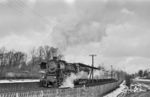 52 5931 vom Bw Frankfurt (Oder) Vbf verlässt mit einem Personenzug den Bahnhof Ahrensfelde. (18.02.1969) <i>Foto: Klaus Kieper, Slg. Holzborn</i>