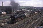 Die ölgefeuerte 44 0851 (44 851) verlässt den Bahnhof Saalfeld in Richtung Saaletal. (06.1981) <i>Foto: Will A. Reed</i>