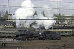 Abgesehen vom Giesl-Flachejektor blieb die 1943 bei der Warschauer Lokfabrik gebaute 50 2641 im Originalzustand erhalten. Hier rangiert sie im Gleisvorfeld des Dresdner Hauptbahnhofs. (25.04.1976) <i>Foto: Will A. Reed</i>