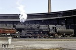 Die in Cottbus beheimatete 52 8047 in ihrem Heimat-Bw. Die Lok war am 28.04.1962 im RAW Stendal aus 52 6359 (BMAG 1944) rekonstruiert worden. (26.04.1976) <i>Foto: Will A. Reed</i>
