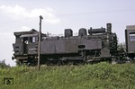 94 2043 (Bw Aue) mit einem Personenzug auf der Steilstrecke Eibenstock unterer Bf - Eibenstock oberer Bf. Das Schicksal der letzten sächsischen XI HT war besiegelt, als im Zuge des Baus der Eibenstocker Talsperre der Personenverkehr am 27. September und der Güterverkehr im Oktober 1975 eingestellt wurde. (05.07.1975) <i>Foto: Will A. Reed</i>