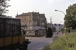99 1793 kreuzt mit ihrem Zug aus Radeburg die Schildenstraße in Radebeul. (27.07.1977) <i>Foto: Will A. Reed</i>