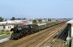 Mit dem D 319 "Saßnitz-Expreß" (Stockholm - Saßnitz - Neubrandenburg - Berlin Ostbahnhof an 8.52 Uhr) fährt 03 0090 durch Berlin-Springpfuhl. Der am Zugschluss laufende DB-Wagen wird in Ostbahnhof auf den D 309 "Ostsee-Express" (Kopenhagen - München) umgesetzt werden.  (30.07.1978) <i>Foto: Helmut Dahlhaus</i>