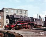 44 0566 (44 1566) im Bw Angermünde. 1964 hatte sie ihre Ölhauptfeuerung erhalten, 1965 den Tender von 44 647. Ausgemustert wurde sie am 19.11.1982. (04.07.1981) <i>Foto: Hans-Jürgen Trunk</i>