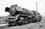 39 136 erhielt am 07.12.1958 im RAW Meiningen den Verbrennungskammerkessel RAW Halberstadt 18/1958 und wurde in 22 018 umgezeichnet. Bis zu ihrer Ausmusterung am 03.12.1968 war sie in Gera beheimatet. Der Fotograf traf sie im Bw Erfurt P an. (1967) <i>Foto: Robin Fell</i>