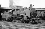 38 2072 wurde 1917 beim Bw Meiningen als "2533 ERFURT" in Dienst gestellt. Nach 51 Dienstjahren wurde sie beim Bw Leipzig Hbf West (Foto) am 18.11.1968 ausgemustert. (1967) <i>Foto: Robin Fell</i>