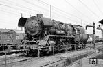 Die Arnstädter Kohlenstaublok 44 674 nimmt Wasser im Bw Erfurt P. (1967) <i>Foto: Robin Fell</i>