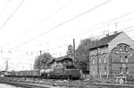 254 052 vom Bw Engelsdorf (Bz Leipzig) stellt in Neudietendorf einen Durchgangsgüterzug zusammen. (28.05.1987) <i>Foto: Thomas Fischer</i>