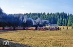 Mit vereinten Kräften geht es für 99 7244 und 99 7246 mit P 14446 bei Sorge zurück von Benneckenstein nach Wernigerode. (24.02.1990) <i>Foto: Wolfgang Bügel</i>