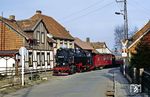 Durch die heute fast unerveränderte Fotostelle in der Wernigeroder Kirchstraße fährt 99 7244 mit P 14447. (24.02.1990) <i>Foto: Wolfgang Bügel</i>