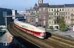 Mit dem VT 175 014/019 fanden am 1. April 1990 Rundfahrten über die südlich Berlins gelegenen Strecken für West-Berliner statt. Die Reise ging von Berlin Zoologischer Garten (hier die Ausfahrt des Sonderzuges) über Bln-Wannsee - Potsdam - Jüterbog - Zossen - Bln-Schönefeld zurück nach Zoologischer Garten. (01.04.1990) <i>Foto: Slg. Wolfgang Bügel</i>