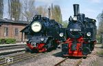 Anlässlich einer Sonderfahrt warb 99 6001 im April 1990 für die damals noch nicht absehbare Wiedereröffnung der Brockenstrecke. Zusammen mit 99 7232 ging es anschließend auf schmaler Spur nach Schierke. In Wernigerode-Westerntor traf 99 6001 auf 99 5902. (08.04.1990) <i>Foto: Slg. Wolfgang Bügel</i>