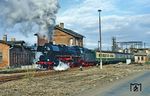 41 1185 begann 1990 ihre Museumslok-Karriere mit einem Sonderzug von Braunschweig nach Wernigerode, den sie ab Helmstedt übernahm. Hier verlässt der Sonderzug den Bahnhof Wanzleben. (08.04.1990) <i>Foto: Slg. Wolfgang Bügel</i>