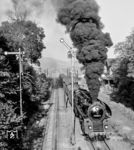 Rückblende: Im Herbst 1978 fährt die Saalfelder 01 0529 mit dem P 3025 (Leipzig - Saalfeld) aus dem Bahnhof Wetterzeube. Die übertriebende Rauchwolke gab es als Einlage für die Westfotografen. (12.10.1978) <i>Foto: Joachim Schmidt</i>