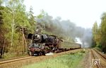 41 1079 (Bw Oebisfelde) mit dem reinrassigen aus LOWA-E5-Mitteleinstiegswagen gebildeten P 6454 an der Mittellandkanalbrücke westlich von Haldensleben. (09.05.1982) <i>Foto: Thomas Fischer</i>