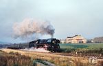 Am Kulturpalast der VEB Maxhütte Unterwellenborn "Johannes R. Becher" dampft 01 0505 mit dem E 800 (Saalfeld ab 7.05 Uhr - Leipzig) vorbei.  (07.10.1979) <i>Foto: Helmut Dahlhaus</i>