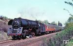 01 1512 mit dem D 371 „Pannonia-Expreß“ (Berlin Ostbahnhof ab 11.51 Uhr – Dresden Hbf – Sofia) auf dem Berliner Außenring zwischen dem Grünauer Kreuz und Zentralflughafen Berlin-Schönefeld. (14.04.1974) <i>Foto: Helmut Dahlhaus</i>
