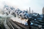 01 1512 beschleunigt den D 504 nach Berlin aus dem Bahnhof Saalfeld (Saale). (28.12.1980) <i>Foto: Helmut Dahlhaus</i>