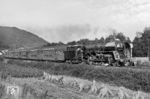 01 0501 mit P 5033 nach Saalfeld (Saale) auf dem damals noch eingleisigen Streckenabschnitt zwischen Orlamünde und Zeutsch. (08.1978) <i>Foto: Martin Heller</i>