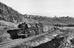 Hinter Orlamünde rollt 01 0509 mit dem P 3003 auf Zeutsch zu. (11.1977) <i>Foto: Martin Heller</i>