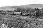 01 0509 mit P 4009 bei Göschwitz. Der Postwagen hinter der Lok ist auch einen Blick wert. (07.1978) <i>Foto: Martin Heller</i>