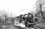 52 630 (52 1630) mit einem Sonderzug der BV Cottbus des DMV anlässlich des Jubiläums "40 Jahre Kriegslok der Baureihe 52" bei Großdehsa. (17.04.1982) <i>Foto: Thomas Fischer</i>