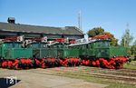 Auf dem Gelände des ehemaligen Bahnbetriebswerks Weimar wird seit 1980 die größte Sammlung Thüringens an historischen Lokomotiven aufbewahrt. Den Schwerpunkt der Sammlung bilden über 30 Diesel- und Elektrolokomotiven der ehemaligen Deutschen Reichsbahn, wobei alle bis zuletzt eingesetzten Baureihen vertreten sind. Im Herbst 2007 war diese illustre 254-Parade (ex E 94) mit 254 052, 056, 059 und 106 dort zu bewundern. (14.10.2007) <i>Foto: Andreas Höfig</i>