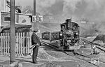 Nachdem 99 1582 den P 14290 im Bahnhof Jöhstadt bereitgestellt hat, fährt sie nun in das kleine Bw, um die Betriebsstoffe aufzufüllen und kleine Wartungsarbeiten durchzuführen. (02.1980) <i>Foto: Karsten Risch</i>