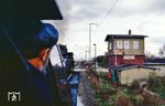 Lokführer Harry Heydenbluth auf 03 1010 passiert vor D 2755 (Erfurt - Leipzig - Cottbus) die Blockstelle Azmannsdorf östlich von Erfurt. (30.10.1994) <i>Foto: Dr. Uwe Knoblauch</i>