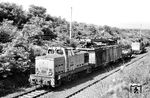 106 083 (Bw Halle G) bei den Elektrifizierungsarbeiten der Halle-Kasseler Eisenbahn bei Wolferode. (09.08.1991) <i>Foto: Thomas Fischer</i>