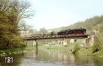 50 1002 überquert mit einem Güterzug die Freiberger Mulde bei Roßwein.  (10.05.1984) <i>Foto: Thomas Fischer</i>