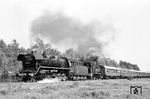 44 1412 mit 74 1230 vor dem Sonderzug zum Abschied der Baureihe 44 in der Rbd Cottbus bei Kerkwitz. (14.05.1983) <i>Foto: Thomas Fischer</i>