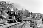 01 0513 mit dem P 3003 nach Saalfeld (Saale) zwischen Jena-Paradies und Göschwitz. (06.1977) <i>Foto: Martin Heller</i>