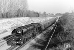 Mit einem Personenzug aus Gera fährt die Saalfelder 01 0517 in Unterwellenborn ein.  (22.02.1980) <i>Foto: Martin Heller</i>